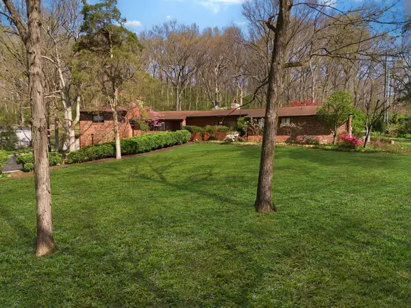 6002 Hickory Valley Rd, Nashville, TN 37205