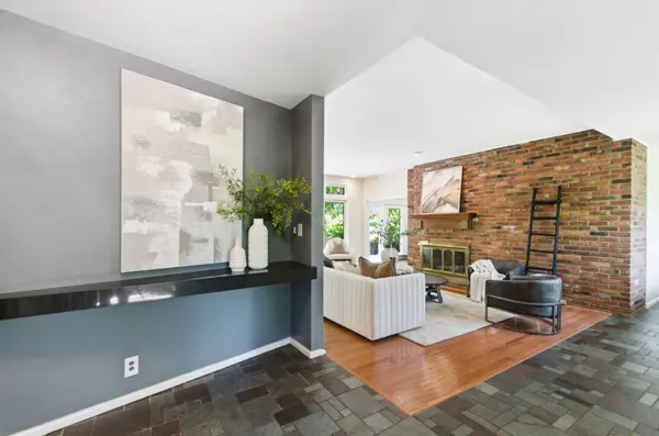 6002 Hickory Valley Rd, Nashville, TN 37205