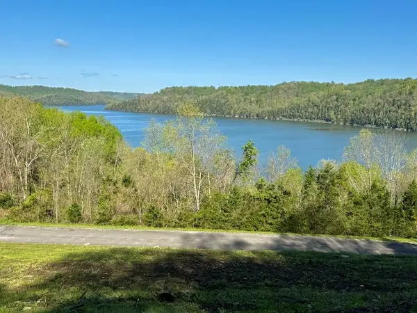 84 Harbor Pointe Drive, Silver Point, TN 38582