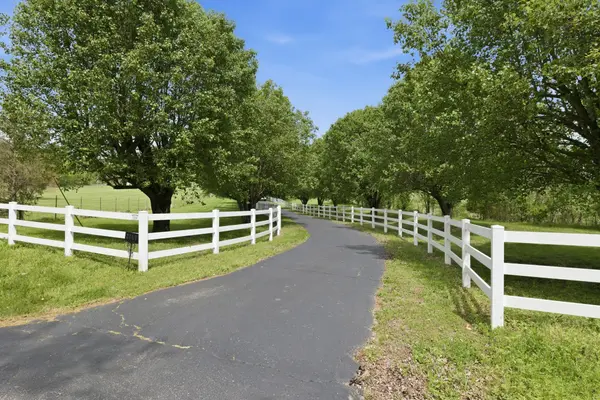 2149 Mooresville Pike, Culleoka, TN 38451