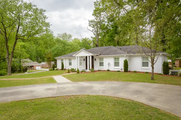 102 Colonial Dr, Florence, AL 35633