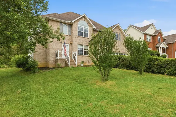 233 Briarcotes Cir, La Vergne, TN 37086