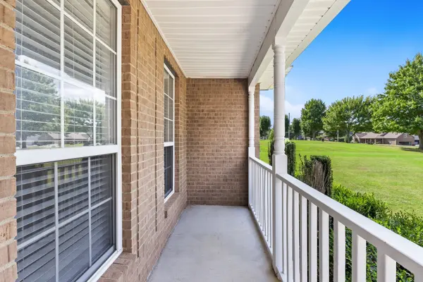 1014 Somerville Dr, Cottontown, TN 37048