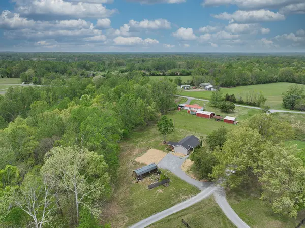 120 Whippoorwill Ln, Bethpage, TN 37022