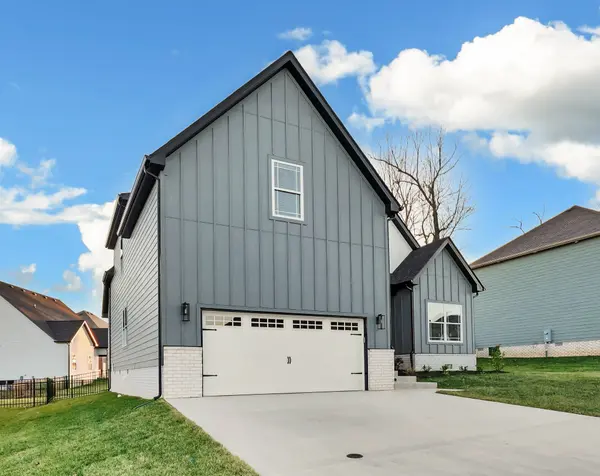 994 Alton Dr, Clarksville, TN 37043