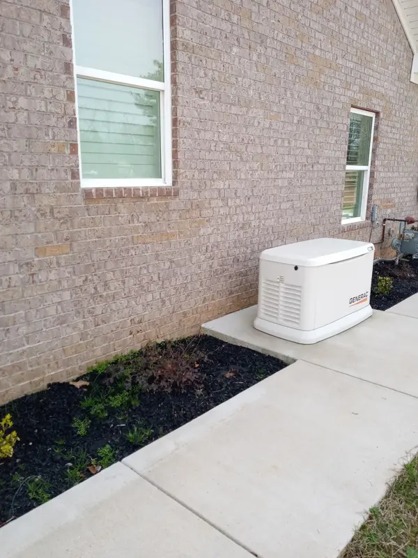 652 Timber Ridge Dr, Lexington, TN 38351