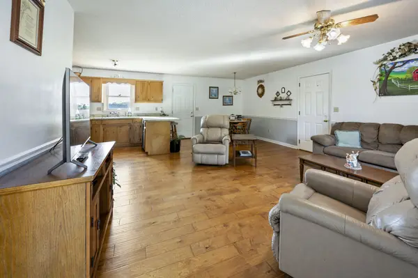 180 Woods Edge Rd, Winchester, TN 37398