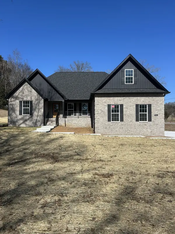 803 Manor Dr, Fayetteville, TN 37334