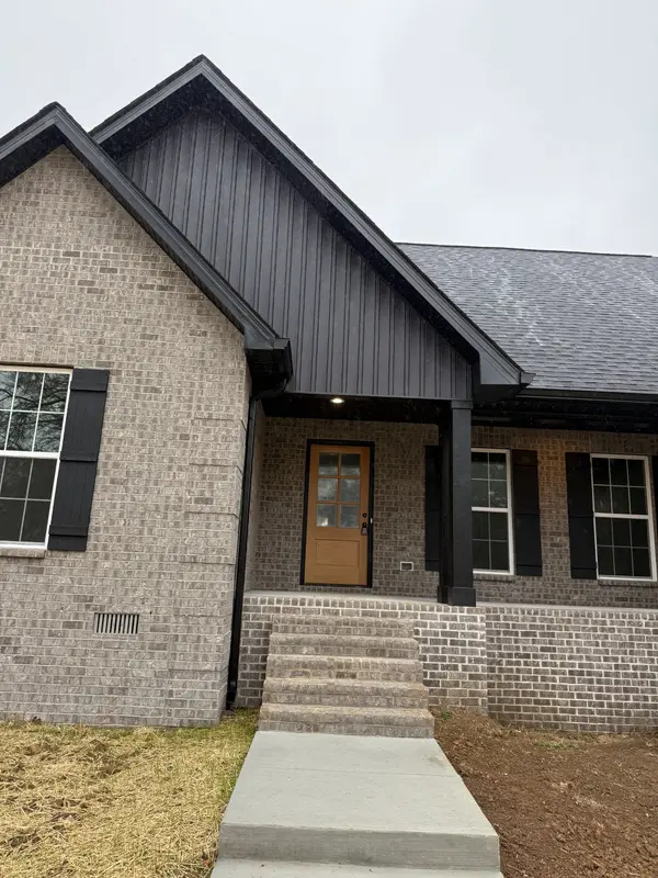 803 Manor Dr, Fayetteville, TN 37334