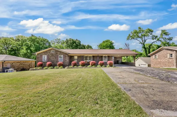 326 Donna Dr, Hopkinsville, KY 42240