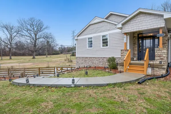 5935 S New Hope Rd, Hermitage, TN 37076