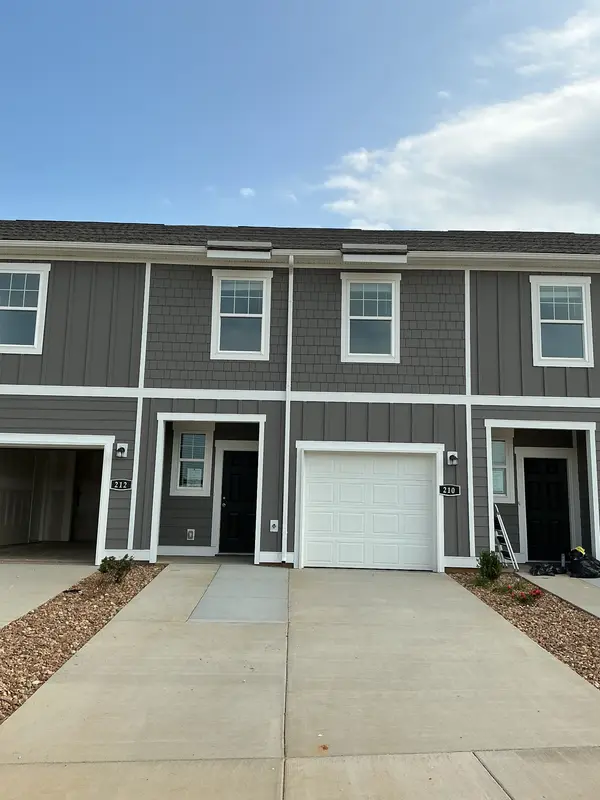210 Darlington Drive,  Dickson,  TN 37055