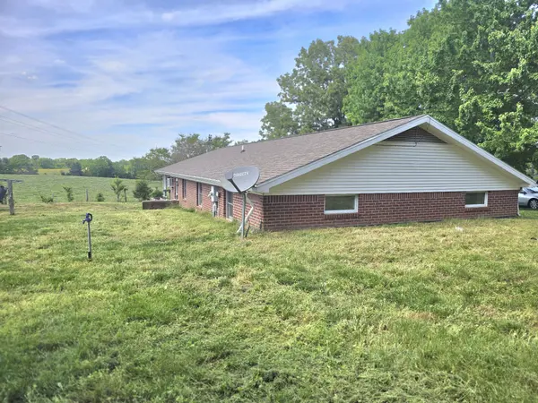 1833 New Hope Rd, Cadiz, KY 42211