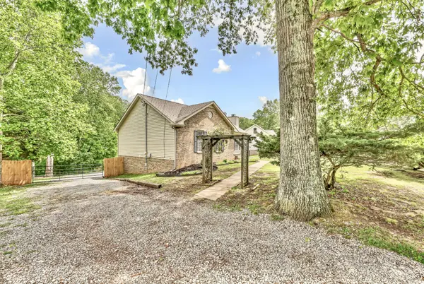 3300 Backridge Rd, Woodlawn, TN 37191