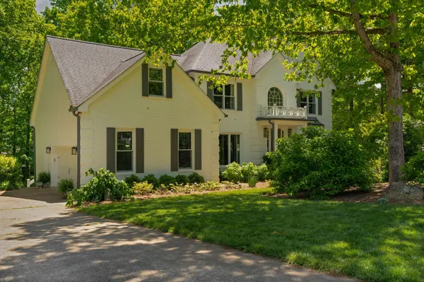 2404 Woodlair Way, Signal Mountain, TN 37377