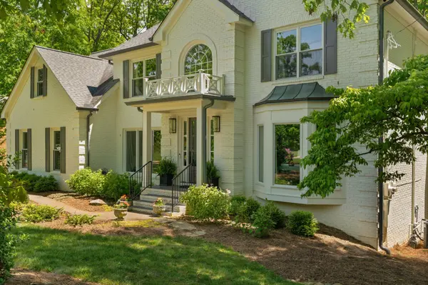 2404 Woodlair Way, Signal Mountain, TN 37377