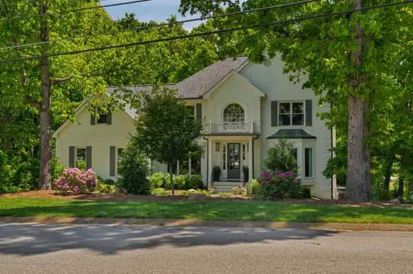 2404 Woodlair Way, Signal Mountain, TN 37377