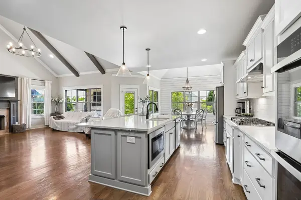 1006 Alpaca DR, Spring Hill, TN 37174