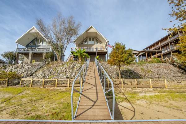 1040 Whites Creek Ln, Decaturville, TN 38329