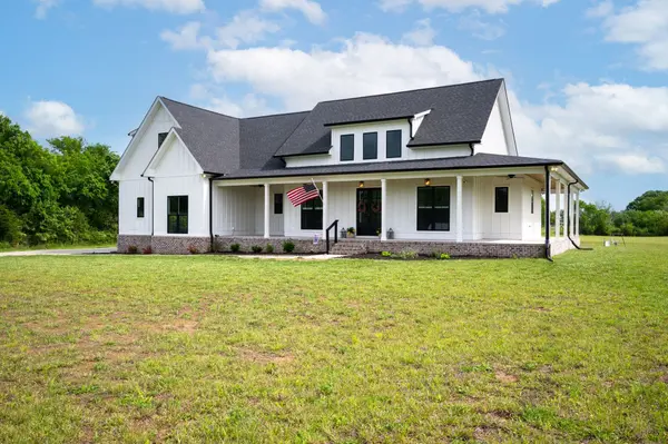 2075 Egypt Rd, Chapel Hill, TN 37034