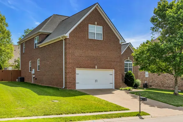 2766 Trasbin Ct, Thompsons Station, TN 37179