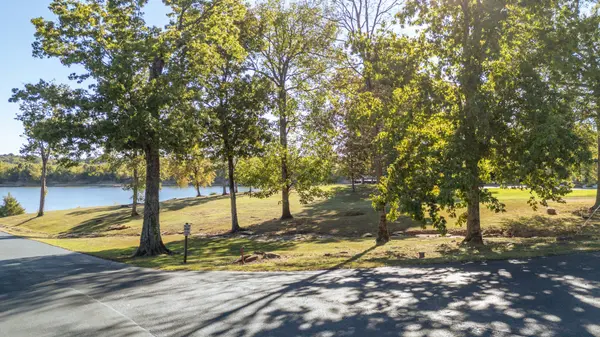 21 Rivers Edge Cv, Bath Springs, TN 38311