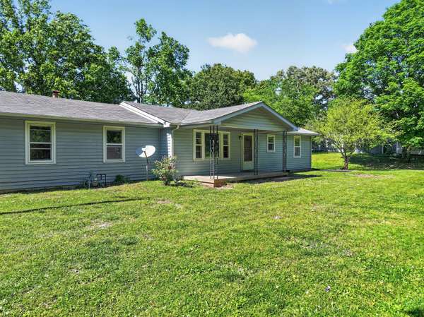 5979 Highway 100, Bon Aqua, TN 37025