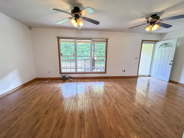 2397 Lower Rinehart Rd, Dandridge, TN 37725
