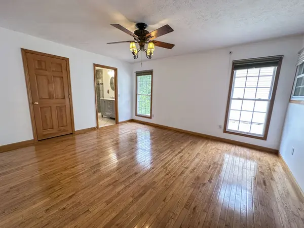 2397 Lower Rinehart Rd, Dandridge, TN 37725