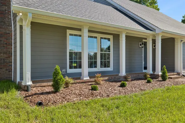 1418 Courtland Dr, Columbia, TN 38401