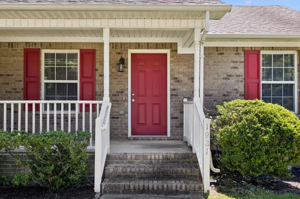 1921 Littleton Ct, Columbia, TN 38401