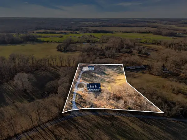 5574 Dowlen Rd, Cedar Hill, TN 37032