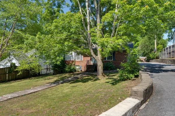 117 Vivian Ln, Carthage, TN 37030