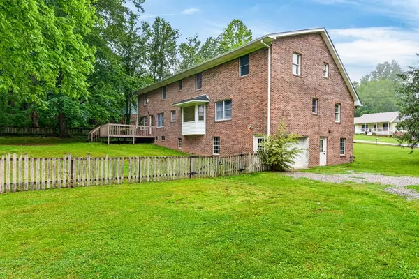 866 Pen Oak Dr, Cookeville, TN 38501