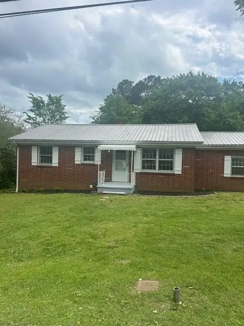 114 E Frazier St, Camden, TN 38320