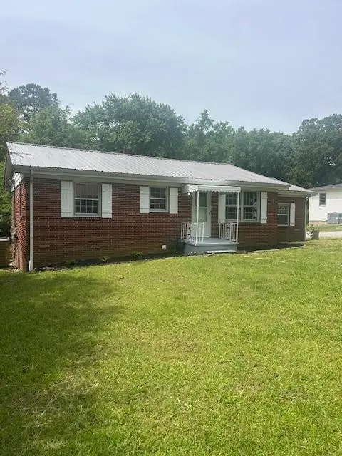 114 E Frazier St, Camden, TN 38320