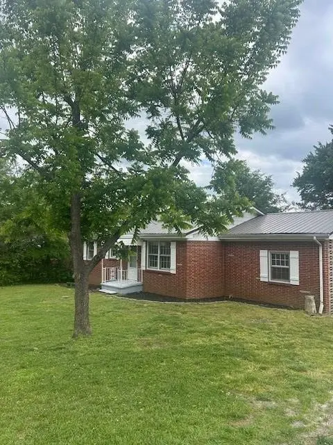 114 E Frazier St, Camden, TN 38320
