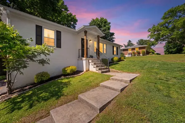 220 Crestland Dr, Columbia, TN 38401
