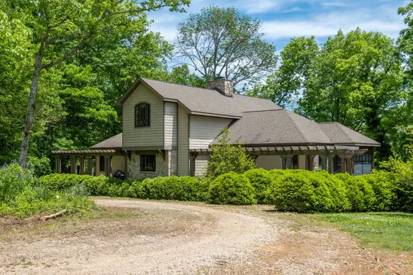 167 Pollywood Ln, Sewanee, TN 37375