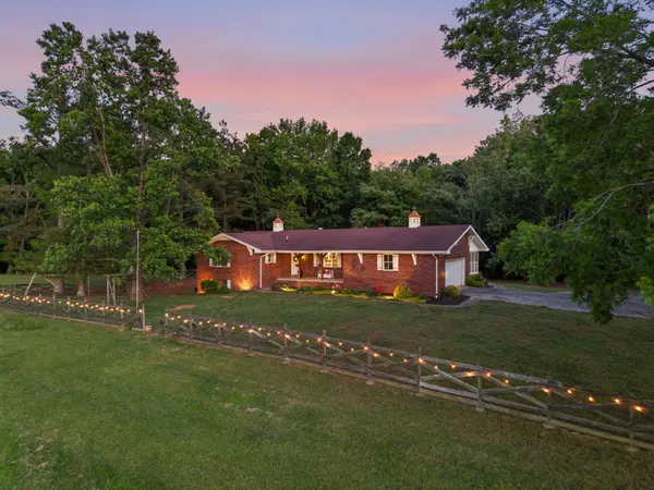450 Paul Thompson Rd, Bethpage, TN 37022