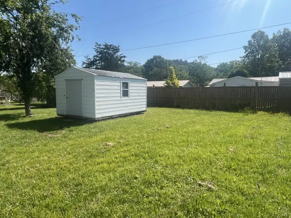 623 Walnut St, Waynesboro, TN 38485