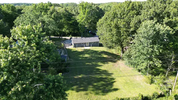 10135 W Oak Dr, Bon Aqua, TN 37025