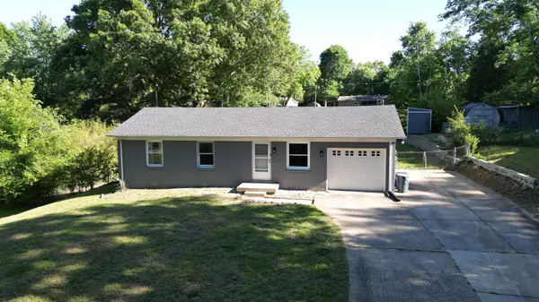 10135 W Oak Dr, Bon Aqua, TN 37025