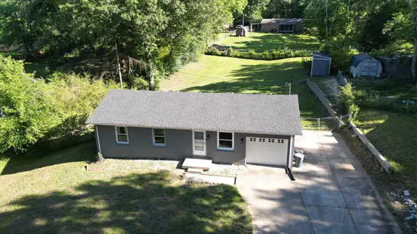 10135 W Oak Dr, Bon Aqua, TN 37025