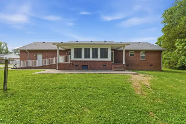 404 Heikens Dr, Decherd, TN 37324