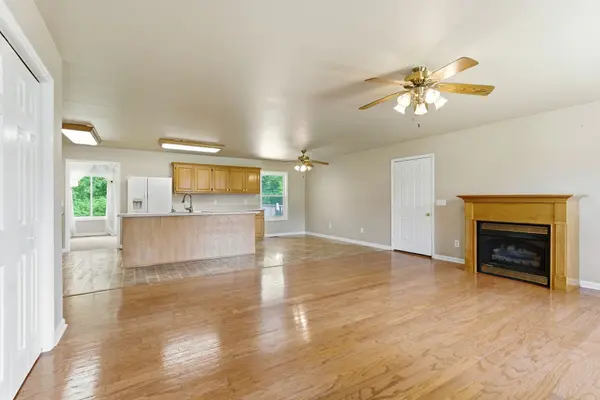 404 Heikens Dr, Decherd, TN 37324