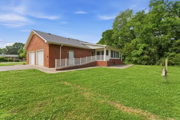 404 Heikens Dr, Decherd, TN 37324