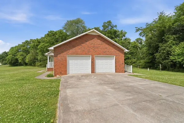 404 Heikens Dr, Decherd, TN 37324