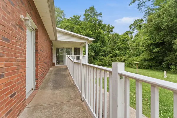 404 Heikens Dr, Decherd, TN 37324