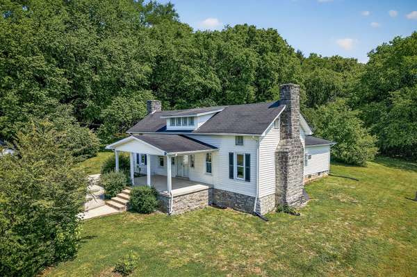 914 Wartrace Hwy, Pleasant Shade, TN 37145